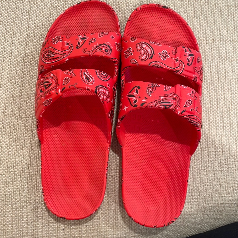 Freedom Moses Red Bandana Two Band Slide
